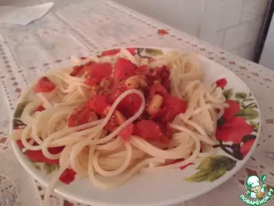 Паста с креветками, базиликом и помидорами