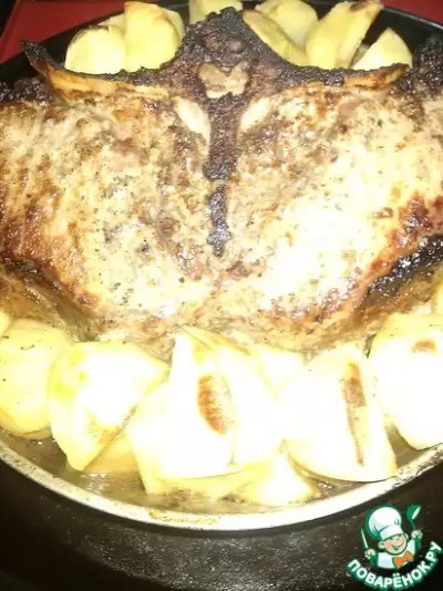 Мясо на кости, запеченное с картофелем