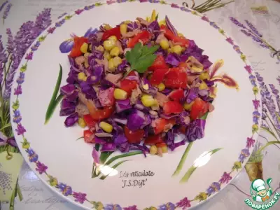 Салат с тунцом и красной капустой