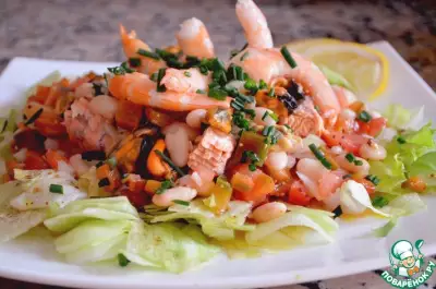 Салат из морепродуктов и белой фасоли