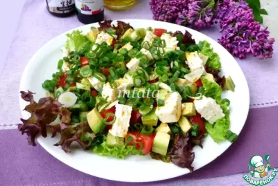 Салат с авокадо и сыром фета