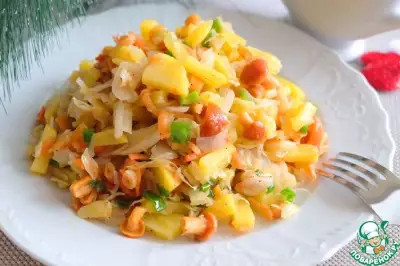 Салат с маринованной капустой и грибами