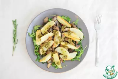 Тёплый салат с шампиньонами и картофелем