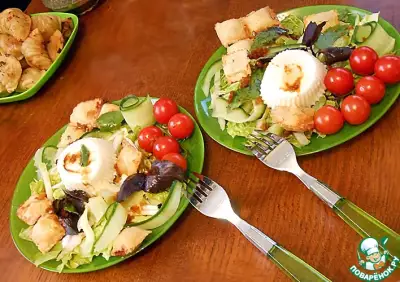 Салат с равиоли и яйцом-пашот