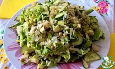 Зеленый салат с помело