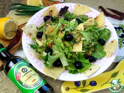 Салат "Зелёный" с оливками и чипсами