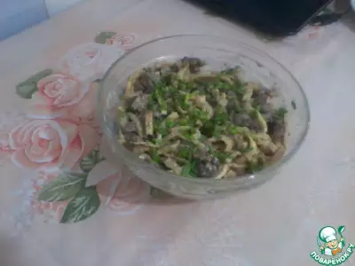 Печеночный салат с яичными блинами