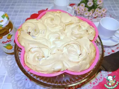 Воздушный пирог из ягод с конфитюром