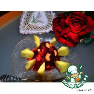 Фруктовый салат с ананасом и свеклой