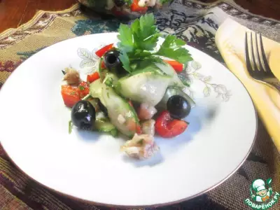Салат с морским коктейлем "На дне"