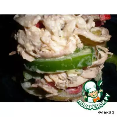 Куриный салат с зелеными помидорами и перцем