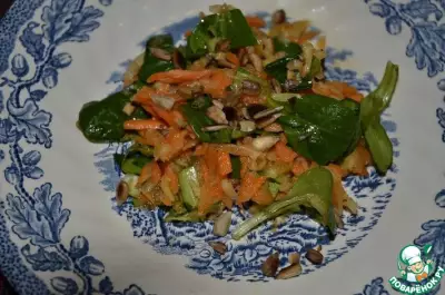 Фельд-салат с морковью и яблоком
