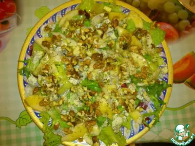 Салат с голубым сыром и грушей