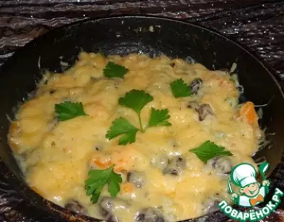 Картофель, тушеный в сковороде с фасолью
