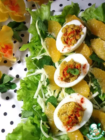 Зелёный салат с яйцами-карри