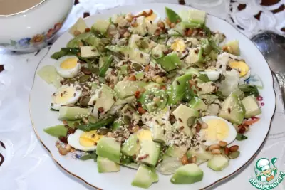 Салат с авокадо и перепелиными яйцами