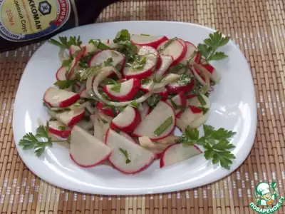 Салат с редисом и щавелем