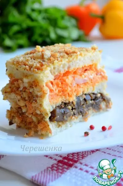 Бутербродный торт с баклажаном, морковью и ветчиной