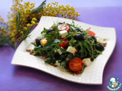 Весенний салат с рукколой и фетой