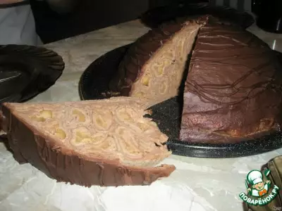 Блинный торт с шоколадным кремом и яблоками