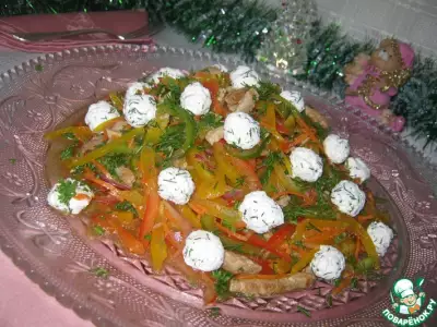 Салат пирамида с мясом перцем и сырными шариками
