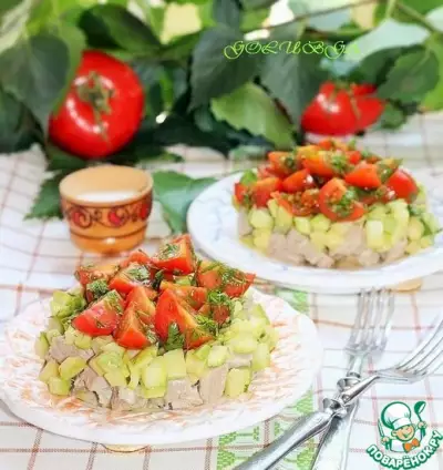 Мясной салат с кабачком и соусом "Летний"