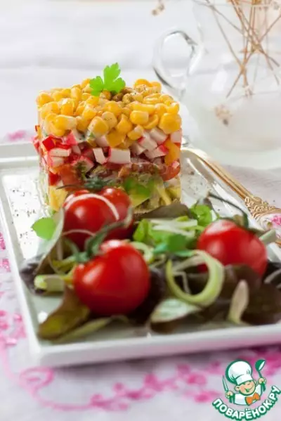 Салат из овощей и крабовых палочек