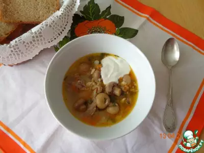 Суп из шлифованной фасоли с шампиньонами