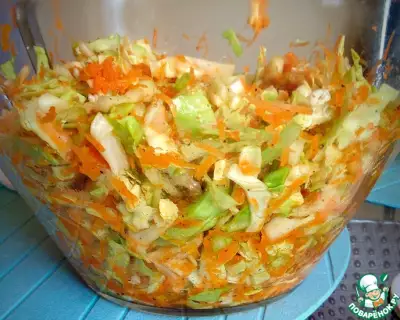 Салат из капусты и моркови с лимонно-медовой заправкой