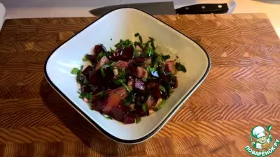 Салат из сырой свеклы с помидорами