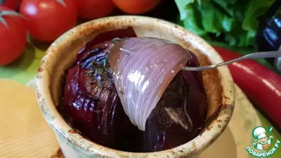 Красный лук, запечённый в соевом соусе