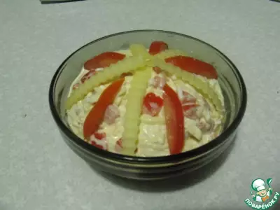 Салат из сыра с помидорами