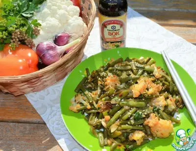 Горячий салат из лука и овощей