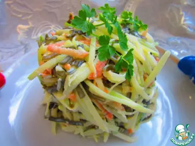 Салат с морской капустой и зеленой редькой