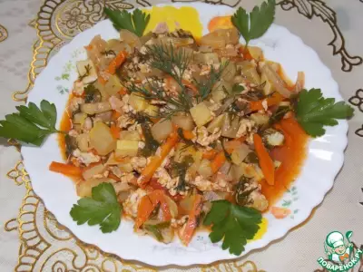 Кабачки с овощами в томатном соусе
