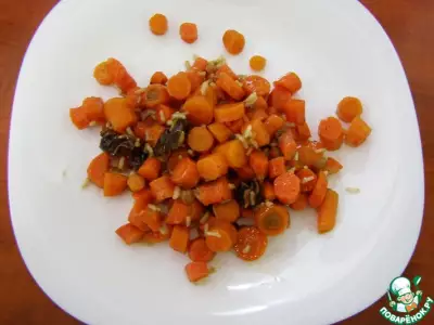 Сладкая тушеная морковь с рисом и сухофруктами