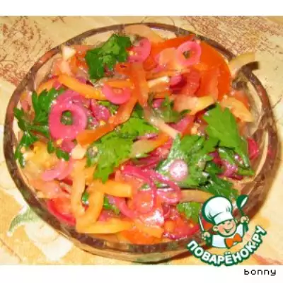 Салат овощной с маринованным луком