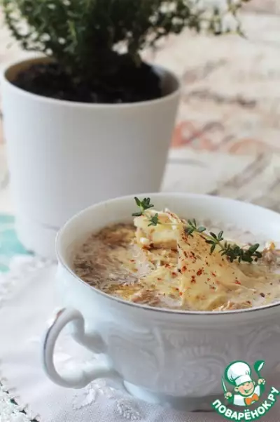 Грибной суп с трюфельным маслом и пармезановыми чипсами