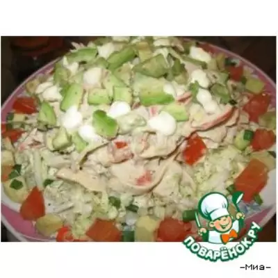 Салат из крабового мяса на овощной подушке