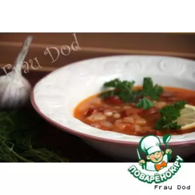 Фасолевый суп с колбасками и шпиком