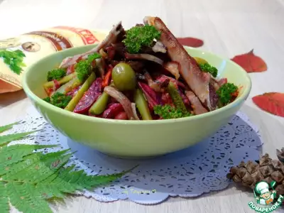 Теплый салат со свиными ребрышками и овощами