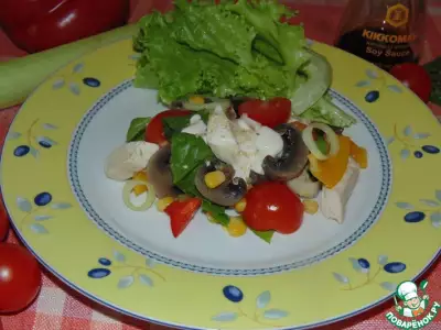 Салат из курицы с шампиньонами и овощами