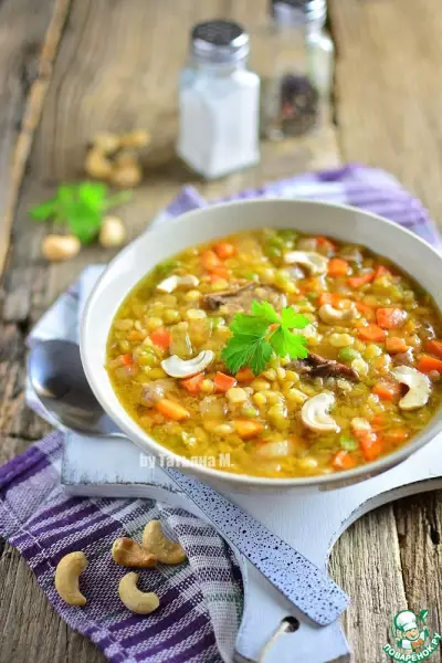 Чечевичный суп с уткой и кешью