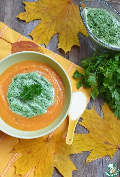 Осенний тыквенно-томатный крем-суп с зеленым соусом