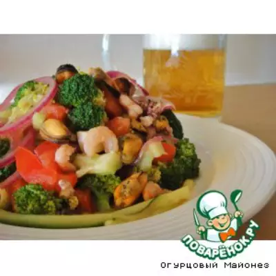 Овощной салат с морепродуктами "Ривьера"