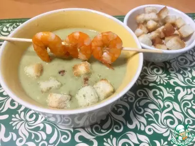 Крем-суп из брокколи с креветками