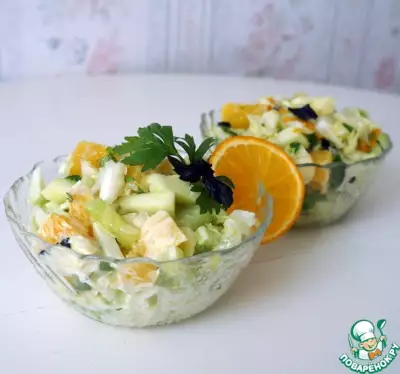 Салат из ранней капусты с апельсином