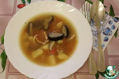 Грибной суп с кальмаром