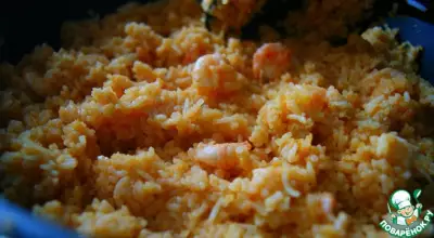 Жареный рис с креветками и специями масала