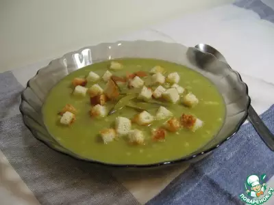 Суп гороховый с соленым огурцом